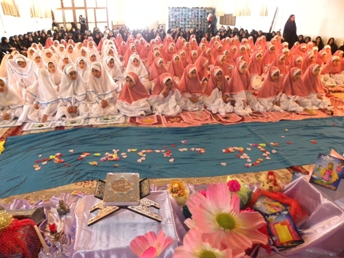 جشن تکلیف به نوعی ترویج سبک زندگی اسلامی است/جشن عبادت دانش آموزان دختر مدارس شهرستان خدابنده برگزار شد+تصویر
