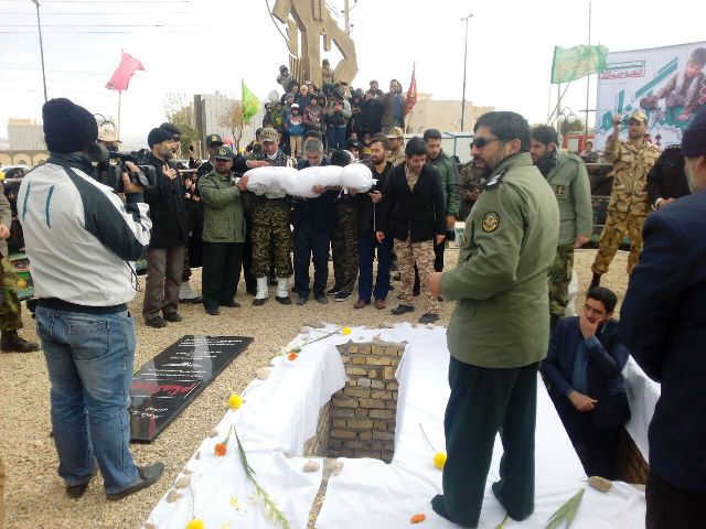 عطر شهادت در خدابنده پیچید/تشییع و تدفین دو شهید گمنام در روز اربعین حسینی در خدابنده+تصاویر