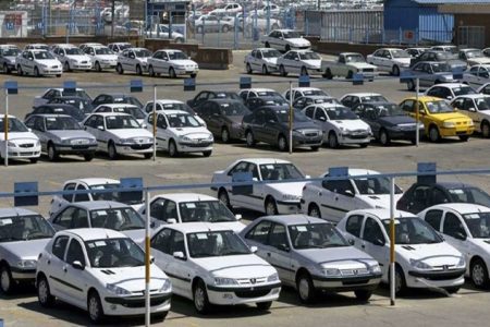 وزیر اقتصاد: عرضه خودرو در بورس ادامه می‌یابد