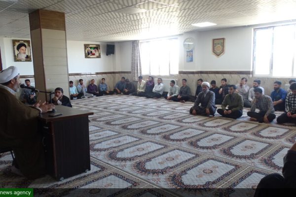 مدیرکل مرکز خدمات حوزه علمیه زنجان با طلاب خدابنده دیدار کرد