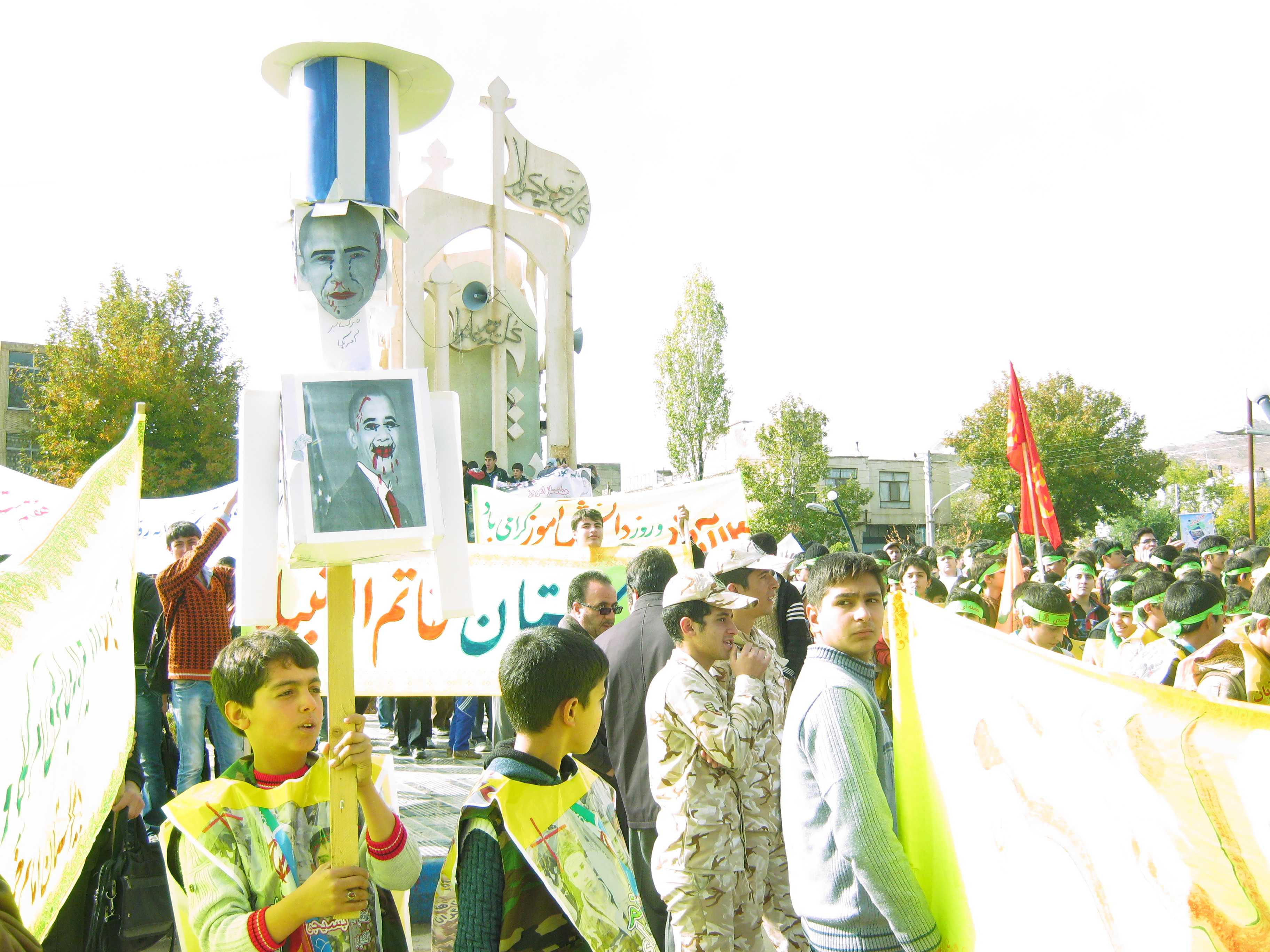 روز ملی مبارزه با استكبارجهانی،باشکوه وصف ناشدنی درشهرستان خدابنده برگزارشد