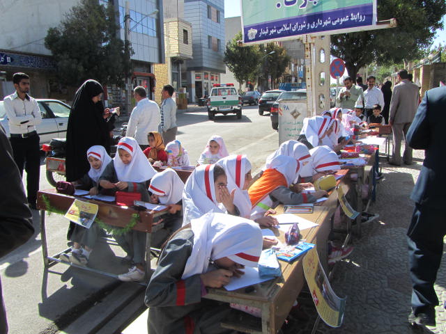 ایستگاه نقاشی دانش آموزان مدارس خدابنده به مناسبت هفته ملی کودک