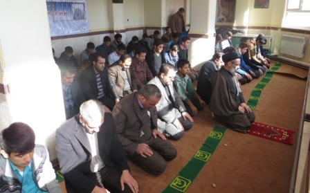 اقامه نماز جماعت با حضور امام جمعه شهرقیدار در هنرستان خوارزمی