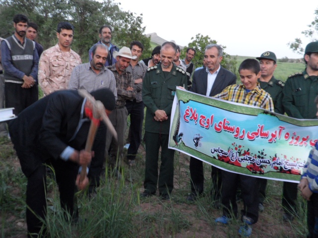 محرومیت زدایی در راس برنامه های بسیج سازندگی قرار دارد/کلنگ زنی طرح آبرسانی روستای اوچ بلاغ خدابنده+تصاویر