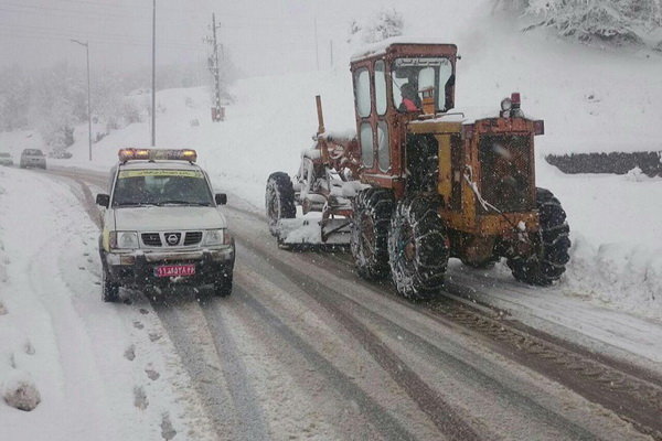 برف روبی ۴۶۰کیلومتر از راه‌های شهرستان خدابنده/ راه ارتباطی۳۰ روستا در خدابنده مسدود است