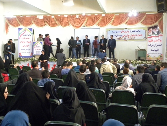 برگزاری جشنواره های علمی،عامل اتصال دانش آموزان به بازار کار/برترین های جشنواره نوجوان خوارزمی در خدابنده تجلیل شدند
