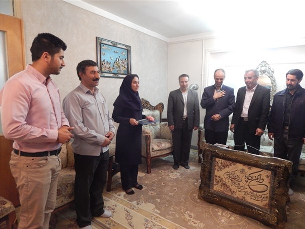 تقدیر فرمانده سپاه خدابنده از بانوی کسب کننده مدال جهانی قیداری+تصاویر