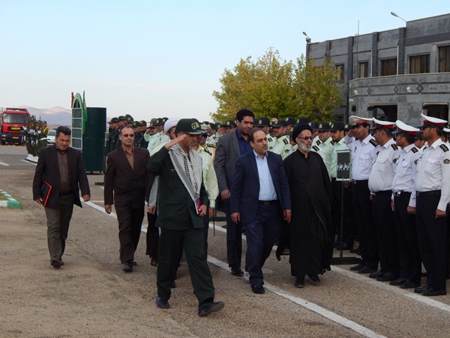 برگزاری صبحگاه مشترک نیروهای نظامی و انتظامی در خدابنده+تصاویر