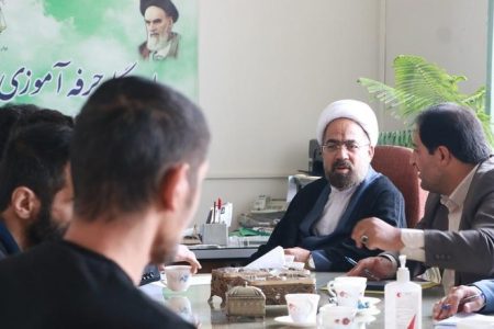 مسئولان قضایی خدابنده با زندانیان دیدار کردند