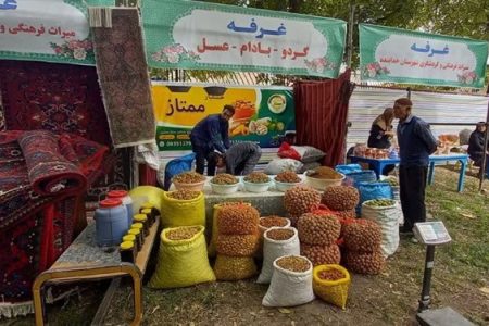 برپایی ۴۰ غرفه محصولات محلی در خدابنده