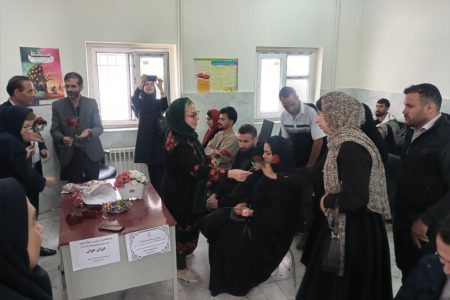اهدا گل به زوجین در بدو ازدواج در خدابنده
