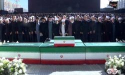 اقامه نماز بر پیکر رهبر شهید و خانواده ایشان